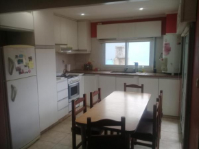 Departamento en barrio comercial c/estacionamiento